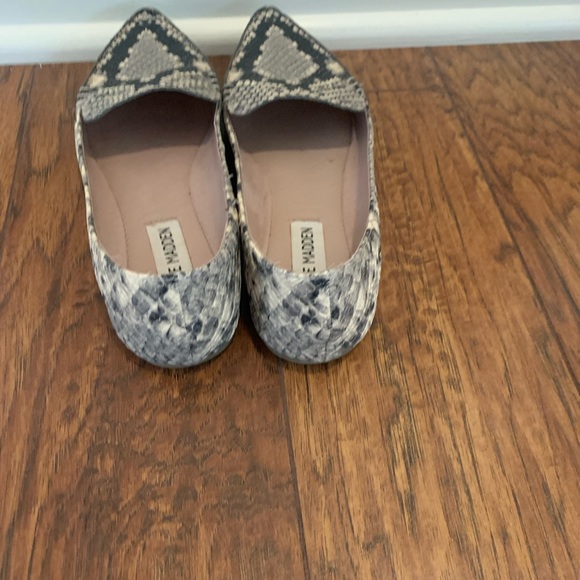 Worn Once Steve Madden Snake Pointy Flats - Picture 3 of 6